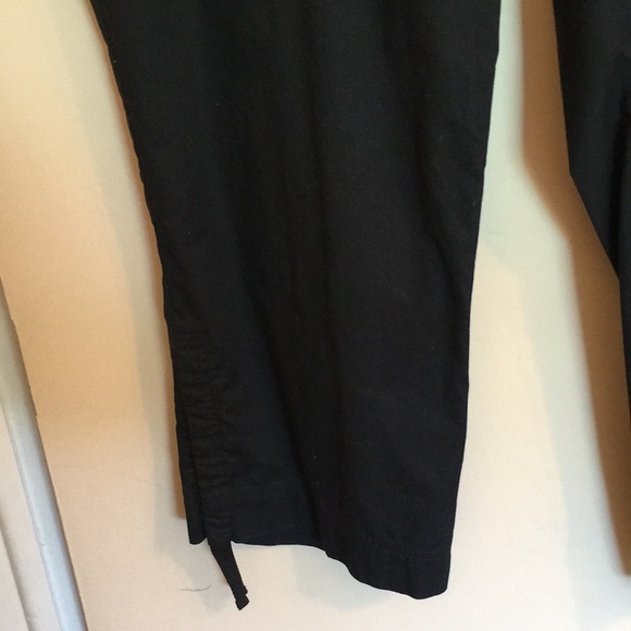 Sophisticated and elegant black cotton capris by Jones New York! - Picture 7 of 16